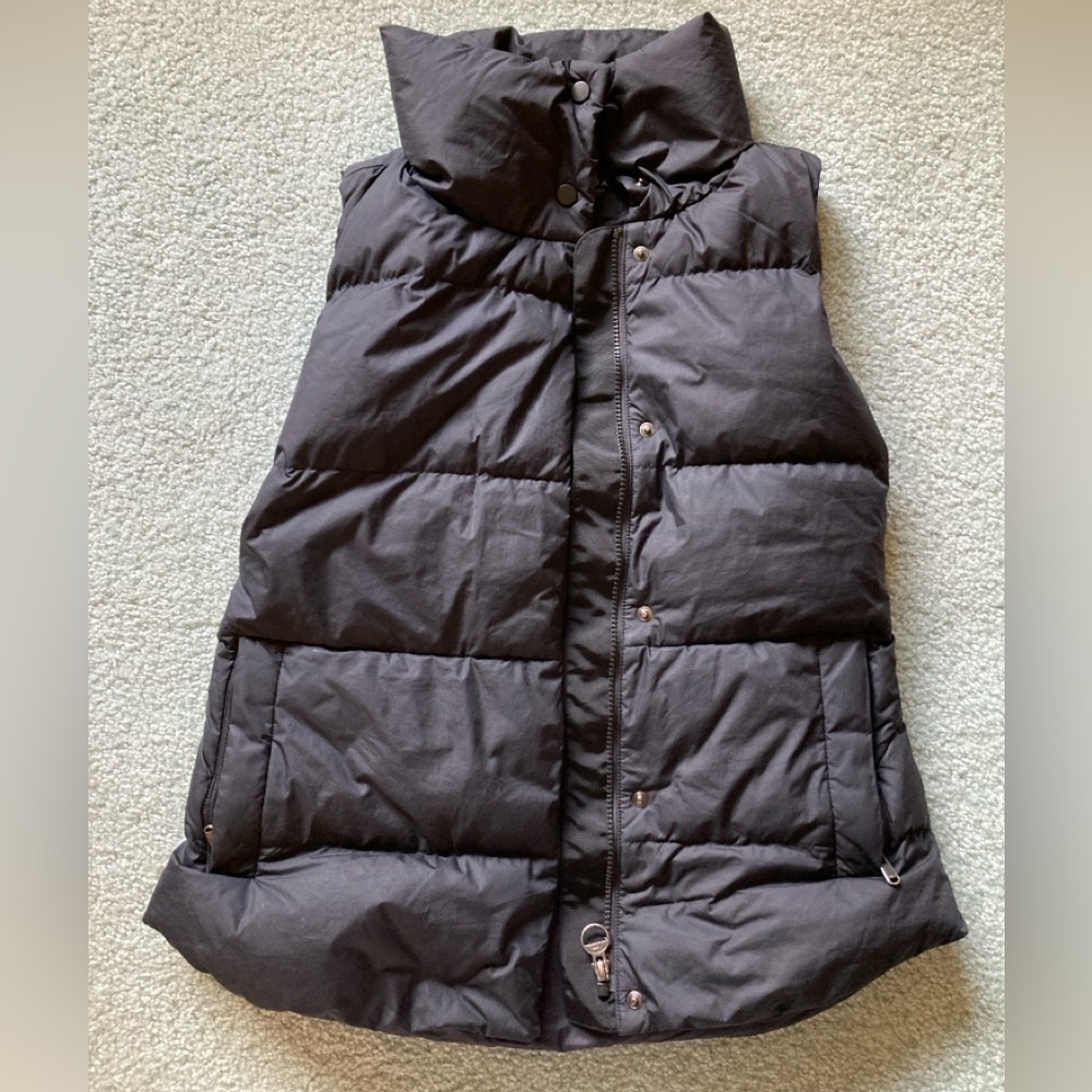 Athleta Black Down Puffer Vest - Size S - Downtown